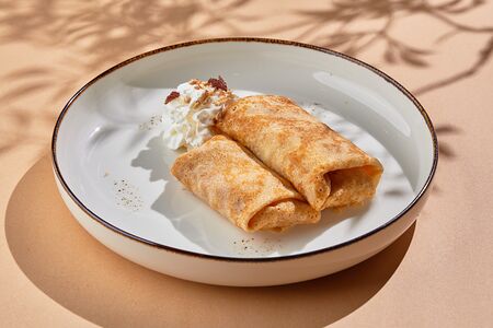 Блинчики с карамелизированной грушей