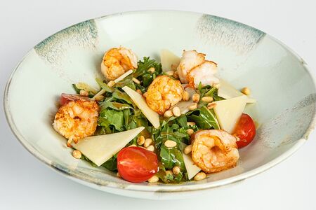 Грин-салат с тигровыми креветками