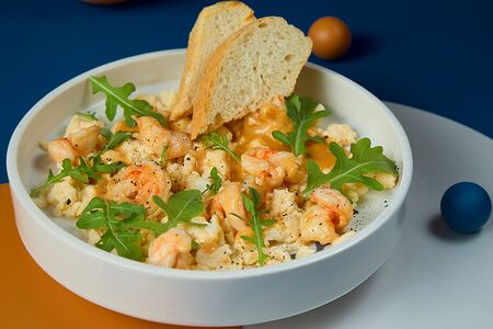 Скрэмбл с креветкой