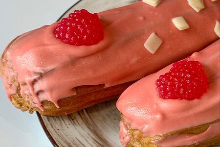 Клубничный эклер