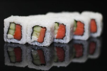 Ролл острый с лососем