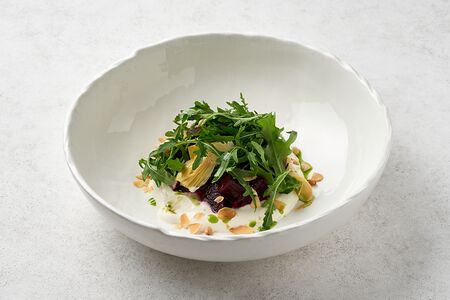 Маринованная свекла с муссом из копченой феты и артишоками 