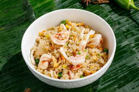 Жареный рис с морепродуктами 