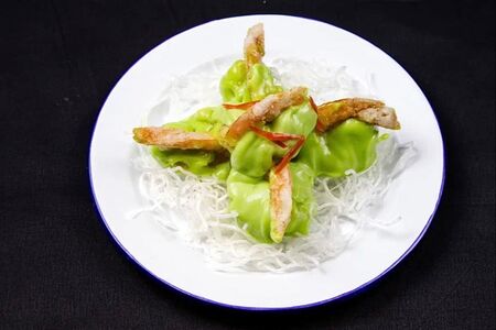 Креветки васаби с салатом