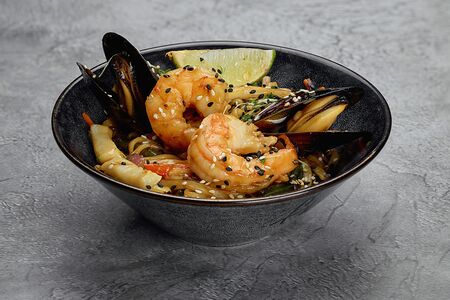 WOK-удон с морепродуктами