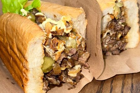 Хот-дог Чизстейк с бараниной