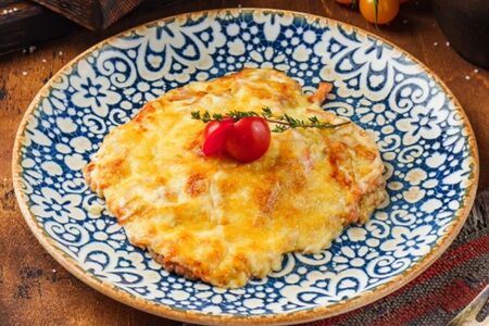 Куриные грудки запечённые с сыром и овощами