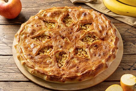 Осетинский пирог с яблоками и бананом