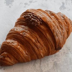 Круассан с вареной сгущенкой