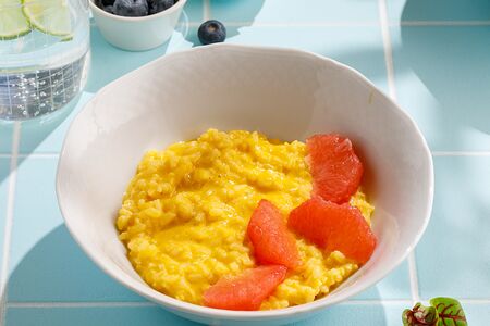 Рисовая каша с манго и грейпфрутом