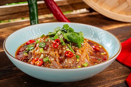 Крахмальная лапша под острым соусом