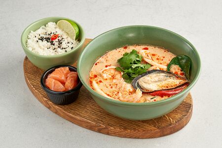 Королевский Том ям с лососем