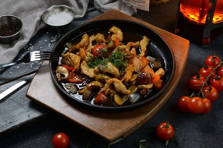 Курица, томленная с овощами