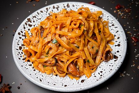 Лапша жареная с морепродуктами