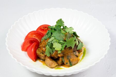 Молодой ягненок и бейби-картофель с грибами