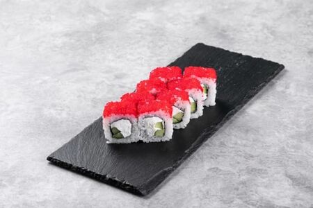 Ролл Фила с тобико