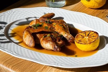 Фермерский цыпленок с куриным жу