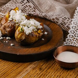 Запеченный картофель с брынзой