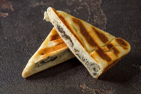 Грилата с курицей и сыром