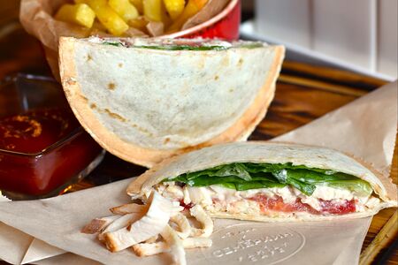 Ринг-сэндвич Цезарь с курицей