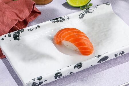 Нигири суши лосось