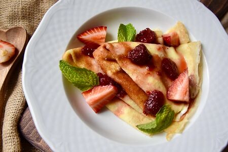 Блины с клубникой и маскарпоне