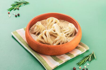 Мини-хинкали в сливочном соусе