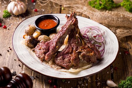 Шашлык из бараньей корейки с картофелем