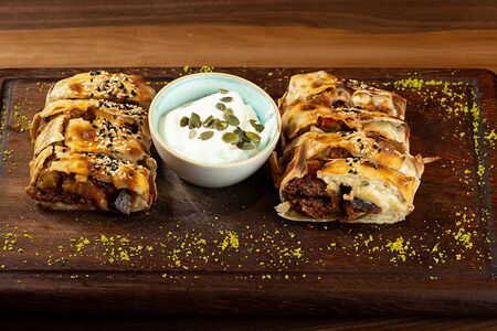 Модный бейти с бастурмой и баклажанами Pastirmali Sogurmeli Sosyete Beyti