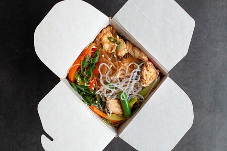 Вок лапша рисовая с курицей