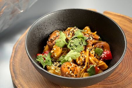 Удон с кальмаром и эсколаром