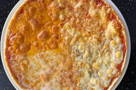 Пицца Четыре сыра на тонком тесте