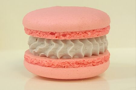 Макарон (макарунс) лесные ягоды