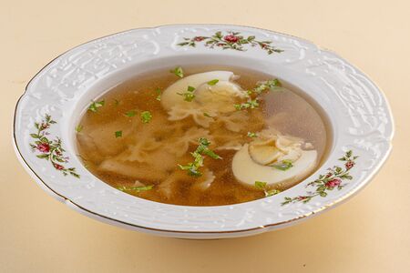Куриный бульон с яйцом