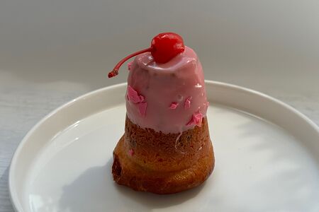 Ромовая баба Клубничка