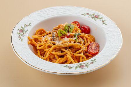 Паста с креветками и томатами