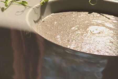 Сливочно-сырный суп с тигровыми креветками