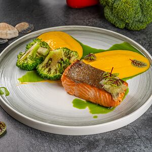 Лосось с апельсиново-морковным кремом