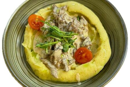 Бефстроганов с картофельным пюре