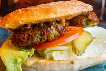 Чиаба с фалафелем