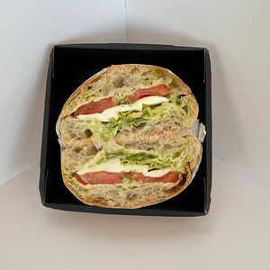 Чиабатта с томатами и моцареллой