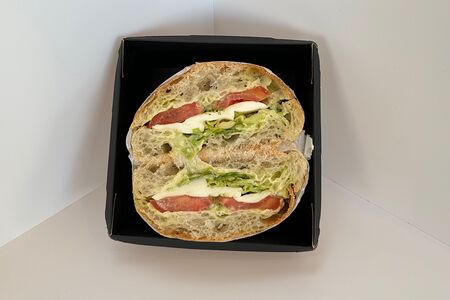 Чиабатта с томатами и моцареллой