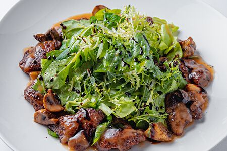 Салат с куриной печенью