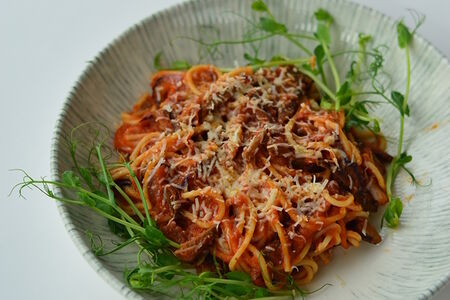 Спагетти с говядиной и соусом пилати