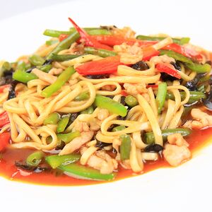 Лапша со свининой и овощами