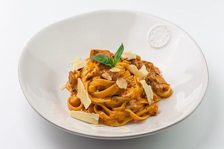 Феттуччине с курицей и грибами