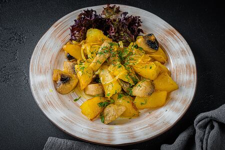 19. Грибы, жаренные с картошкой и луком