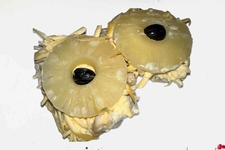 Салат с курицей и ананасом