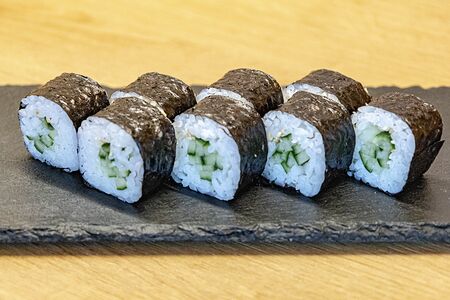 Мини-роллы с огурцом