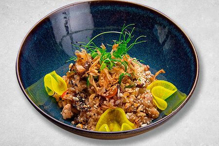 Рис с курицей, овощами и орехом кешью